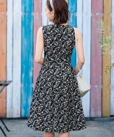 Tiaclasse 【洗える】大人華やかなノースリーブ花柄ワンピース