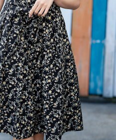 Tiaclasse 【洗える】大人華やかなノースリーブ花柄ワンピース