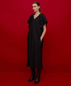 BEIGE， VIVIENNE / Vネックワンピース