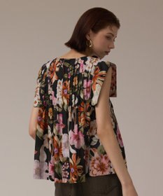 GRACE CONTINENTAL フラワープリントタックブラウス