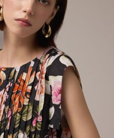 GRACE CONTINENTAL フラワープリントタックブラウス