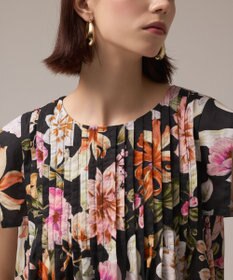 GRACE CONTINENTAL フラワープリントタックブラウス