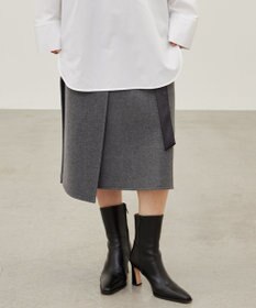 BEIGE， GRASSE / サテンベルト付きリバーラップスカート