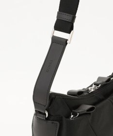 Y'SACCS ストリームラインポシェット