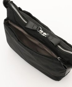 Y'SACCS ストリームラインポシェット