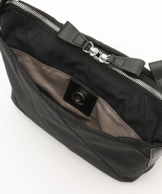 Y'SACCS ストリームラインポシェット