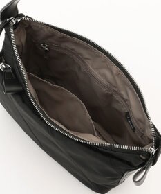 Y'SACCS ストリームラインポシェット