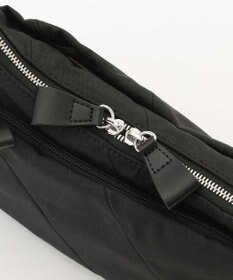 Y'SACCS ストリームラインポシェット