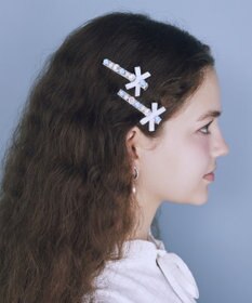 Maison de FLEUR ブルーマニアビジューリボン２セットピン
