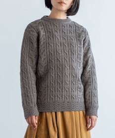 muuc 〈希少なエクストラファインラムウール〉ケーブル模様編みニットセーター