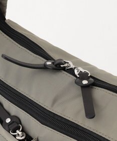 Y'SACCS トリプルポケットベーシックショルダー