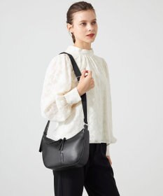 Y'SACCS イタリアンシープ　マルチポーチ付き　ホーボーバッグ