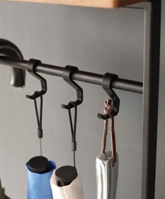 tower（タワー） 天板付き引っ掛け傘立て ブラック tower（タワー） 天板付き引っ掛け傘立て ブラック 1台 山崎実業