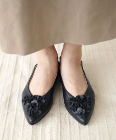 nouvelleRobe Oū 【本革・高反発】Floral decoration ポインテッドトゥ パンプス