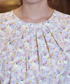 Tiaclasse 【洗える】2WAY花柄ブラウス