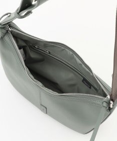 Y'SACCS ハーフムーンボディショルダーバッグ