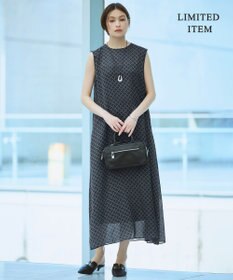 ICB 【WEB限定】サテンオーガンプリント ノースリーブワンピース ネイビー×スクエアビット柄