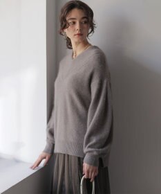 組曲 S フラッフィーファーＶネック ニット