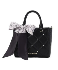 Maison de FLEUR スカーフ付きパールキルティングトートバッグ