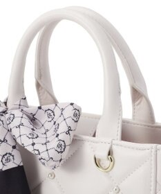 Maison de FLEUR スカーフ付きパールキルティングトートバッグ