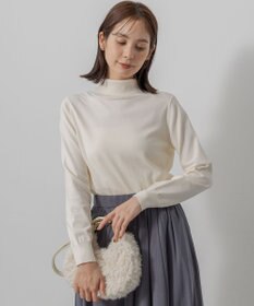 組曲 【前後着用可 / 加藤ローサさん着用】スムースストレッチタートル ニット アイボリー系