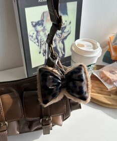 WEGO レオパードPUリボンファーキーホルダー