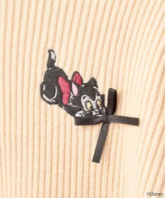 earth music&ecology Ｄｉｓｎｅｙ／フィガロ刺繍袖フェザーニット
