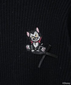 earth music&ecology Ｄｉｓｎｅｙ／フィガロ刺繍袖フェザーニット