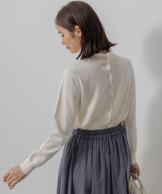 組曲 【前後着用可 / 加藤ローサさん着用】スムースストレッチタートル ニット