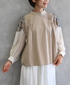 muuc 〈遠州織物の工場で織られた上質なコットン生地〉〈オーガニックコットン〉〈チュール素材に花刺繍〉あじさい小花刺繍ブラウス