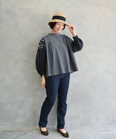 muuc 〈遠州織物の工場で織られた上質なコットン生地〉〈オーガニックコットン〉〈チュール素材に花刺繍〉あじさい小花刺繍ブラウス