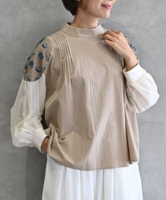 muuc 〈遠州織物の工場で織られた上質なコットン生地〉〈オーガニックコットン〉〈チュール素材に花刺繍〉あじさい小花刺繍ブラウス