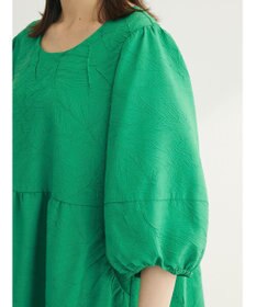 Green Parks ■ＥＳＣＡＲ　エンボスティアードワンピース