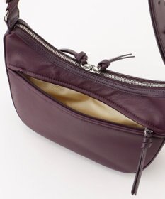 Y'SACCS イタリアンシープ　マルチポーチ付き　ホーボーバッグ