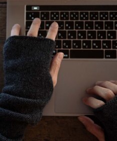 AND WOOL 〈上質な素材と手仕事から生まれた優しいニット〉カシミヤ100%アームウォーマー