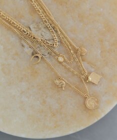 YECCA VECCA モチーフ4連ネックレス