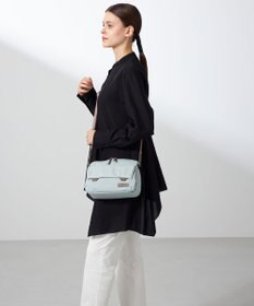 Y'SACCS ダブルタブ　トラベルポシェット