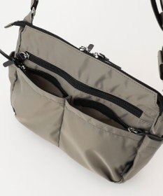 Y'SACCS トリプルポケットベーシックショルダー