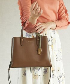 style code 【MERCURYDUO/マーキュリーデュオ】両アオリポケットサイド配色大開き開口 超軽量ハンドバッグ キーチャーム付