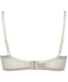 Wing 3/4カップブラ　【2700シリーズ】　しっかりめの着用感　奥行き感と透明感のあるデザイン　ウイング／ワコール　PB2700