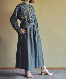muuc 筆記帳刺繍ヨーク切り替えブラウス〈国産・muucオリジナル総柄刺繍〉〈オーガニック綿〉〈贅沢な刺繍とタック使い〉〈ゆったりリラックス〉〈3シーズン春秋冬〉