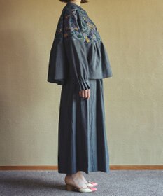 muuc 筆記帳刺繍ヨーク切り替えブラウス〈国産・muucオリジナル総柄刺繍〉〈オーガニック綿〉〈贅沢な刺繍とタック使い〉〈ゆったりリラックス〉〈3シーズン春秋冬〉