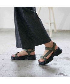 ing <ing>ボリュームソールスポーツサンダル