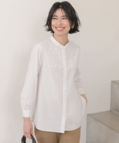 J.PRESS LADIES 【一枚で着映え】ストライプ×エンブロイダリー バンドカラー ブラウス