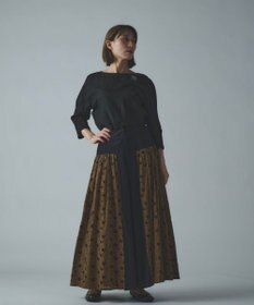 muuc 〈高品質ベルギーリネン〉〈オンオフ着られる〉花刺繍モチーフ付きリネンプルオーバー