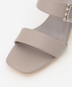 自由区 ビジューバックルサンダル