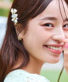 Tiaclasse パールフラワーヘアクリップ