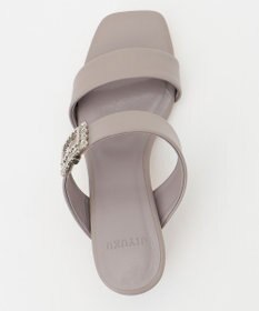 自由区 ビジューバックルサンダル