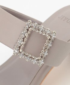 自由区 ビジューバックルサンダル