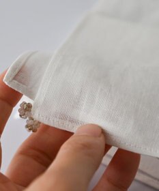 AND WOOL 〈フォーマルシーンにもギフトにもお勧めな上質素材〉フレンチリネンのハンカチ（ビーズモチーフ）